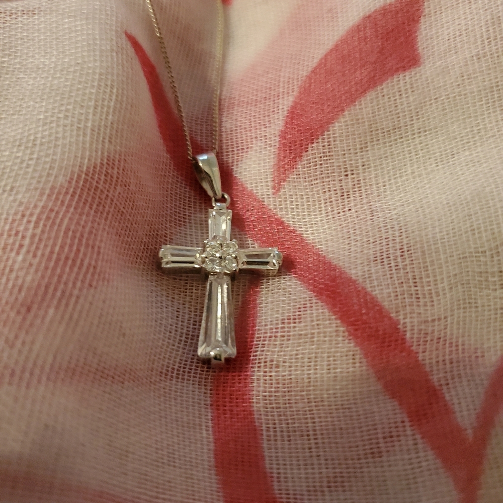 Diamond cross pendant w/silver necklace